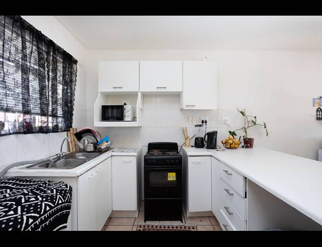1 BEDROOM APARTMENT TO LET IN KENILWORTH